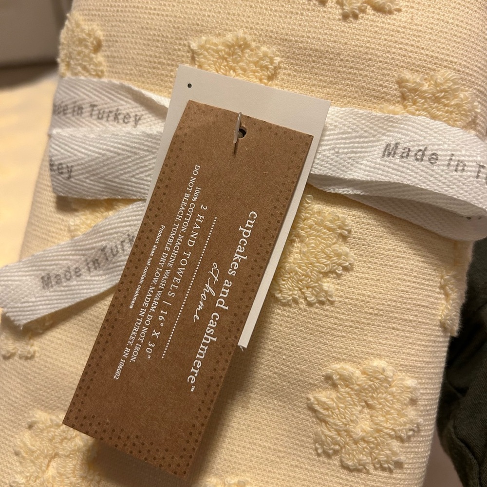 Cupcakes and Cashmere 4 pc Bath Towels  Set 100% Cotton NEW! - Picture 3 of 6
